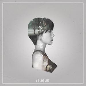 女生让男生看她的小笼包
