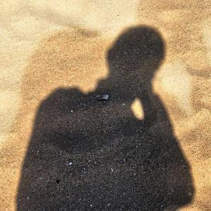 女生让男生看她的小笼包
