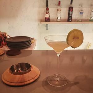 女生让男生看她的小笼包
